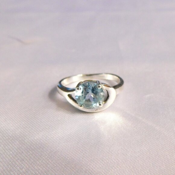 Sterling Silver Size 6 Ring with Blue Topaz Stone - Picture 1 of 2